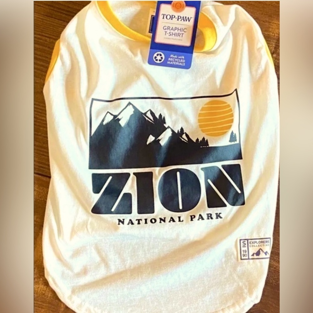 NWT Top-Paw Dog Size Small Zion National Park Shirt
